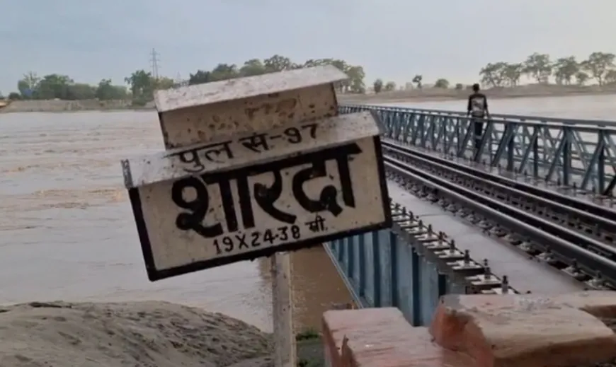 शारदा नदी में आई बाढ़ से जनजीवन अस्त-व्यस्त, लखीमपुर खीरी के कई गांव जलमग्न