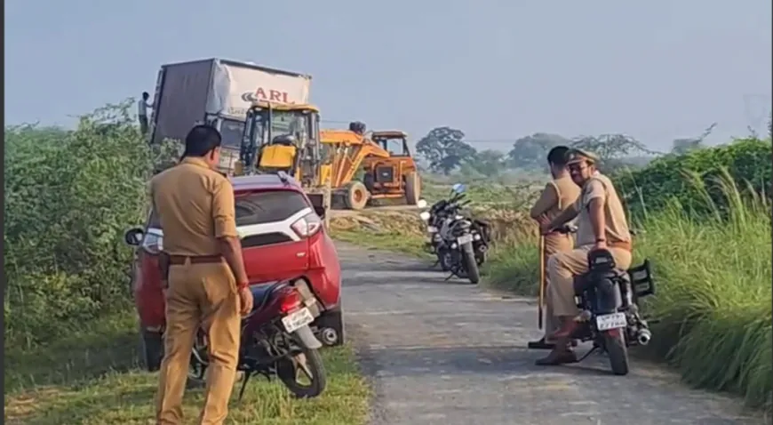 औरैया में गौवंश से लदा कंटेनर पलटा, एक दर्जन गौवंश की मौत पुलिस ने की रोड़ जाम की !