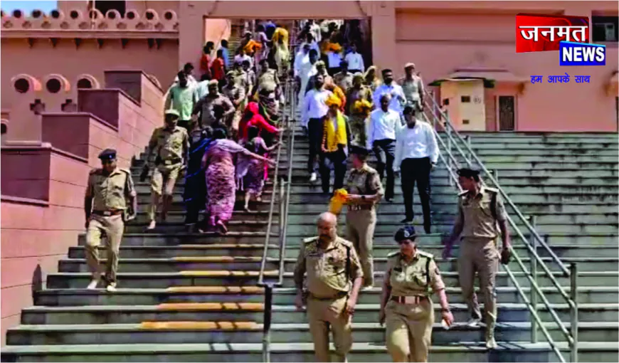 राष्ट्रपति द्रौपदी मुर्मू के मथुरा दौरे की तैयारियां तेज, डीजीपी और एसीएस ने परखी सुरक्षा व्यवस्था