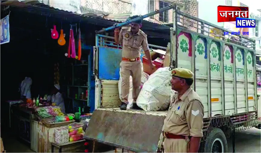 जालौन में दिवाली से पहले अवैध पटाखा भंडारण का भंडाफोड़, लाखों का बारूद जब्त