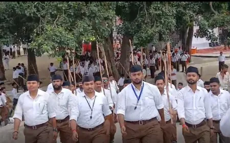 स्थापना दिवस पर स्वयं सेवकों ने निकाला पथ संचलन।