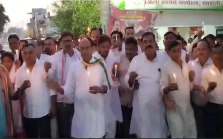 कांग्रेस ने  कैंडल मार्च निकालकर जताया "आक्रोश"...