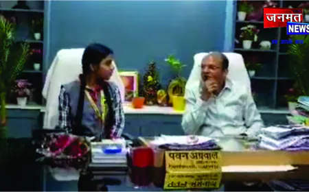 मिशन शक्ति अभियान के तहत एक दिन की डीएम बनीं छात्रा गार्गी मिश्रा, जिलाधिकारी पवन अग्रवाल ने किया सम्मानित
