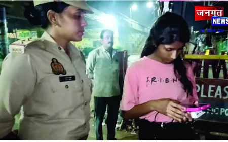 औरैया में देर रात पुलिस चेकिंग अभियान — संदिग्धों पर कड़ी नजर, अकेली बालिका की सुरक्षा कर चौकी प्रभारी ने पेश की मिसाल
