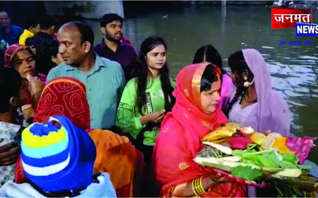 औरैया के दिबियापुर में छठ महापर्व की धूम, व्रती महिलाओं ने उगते सूर्य को दिया अर्घ्य