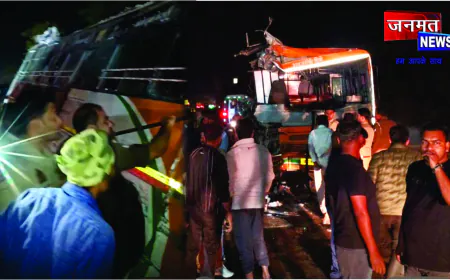 शाहजहांपुर में दो बसों की भीषण भिड़ंत में रोडवेज चालक की मौत — चार यात्री घायल