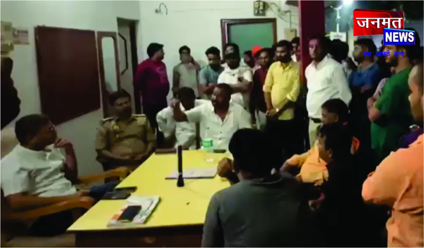 चौकी प्रभारी पर अभद्रता का आरोप, भाजपा कार्यकर्ताओं ने किया चौकी का घेराव, ब्लॉक प्रमुख हेमंत जायसवाल के नेतृत्व में धरना जारी