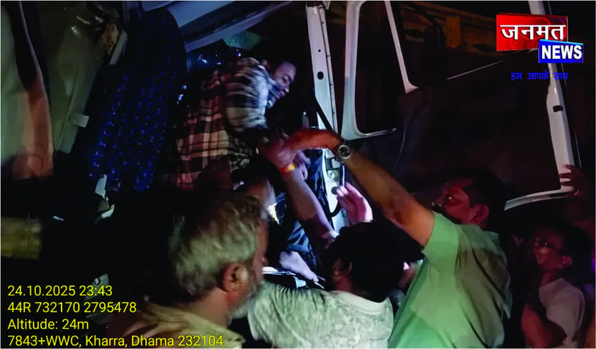 चंदौली में तेज रफ्तार का कहर, खड़ी ट्रक से टकराई ट्रक — क्लीनर की मौत, ड्राइवर गंभीर