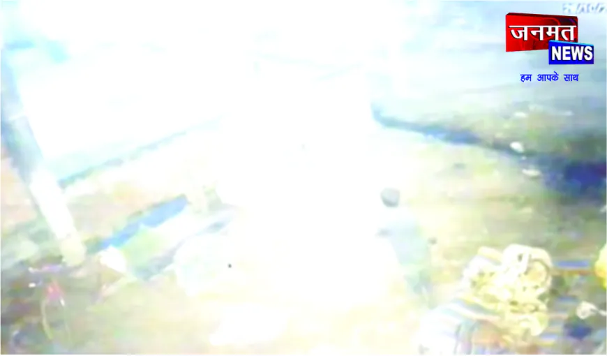 कबाड़ व्यापारी की दुकान से 72 हजार की चोरी, CCTV में कैद हुई वारदात