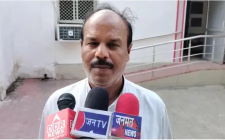 सेवानिवृत्त कर्मचारी से  रिश्वत मांगने पर मचा हड़कंप