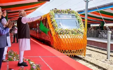 पीएम मोदी ने दी चार वंदेभारत ट्रेन की सौगात, कहा- 'इंफ्रास्‍ट्रक्‍चर से ही देश का विकास'