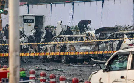 दिल्ली ब्लास्ट में नया खुलासा, दो कारों से आए थे 'आतंकी', राजधानी में घूम रही अभी एक और कार