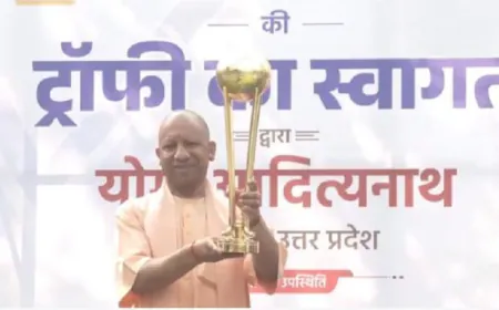 'हॉकी इंडिया में उप्र का योगदान अविस्वमरणीय', विश्वकप ट्रॉफी का स्वागत कर बोले CM योगी