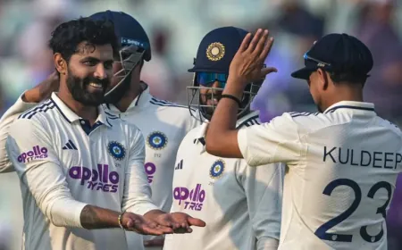 ईडन गार्डेन्स में स्पिनर्स का जलवा, दूसरी पारी में SA ने गंवाए 7 विकेट; IND की पकड़ मजबूत