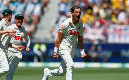 AUS vs ENG: स्‍टार्क की खूंखार गेंदबाजी, रूट को आउट कर एशेज में पूरा किया विकेटों का 'शतक'