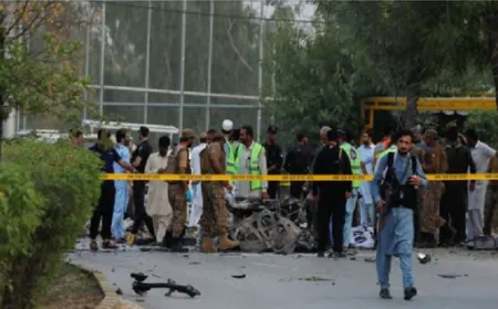 पेशावर में अर्धसैनिक बल के मुख्यालय पर धमाके, आत्मघाती हमले में तीन जवानों की मौत