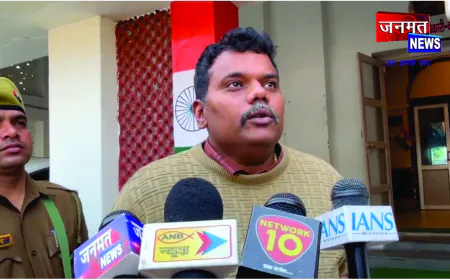 अवैध अतिक्रमण पर कार्रवाई की तैयारी से व्यापारियों में रोष, जिलाधिकारी को सौंपा ज्ञापन