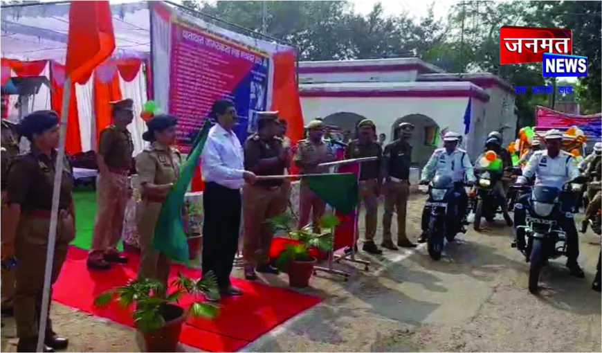 फर्रुखाबाद में यातायात माह का शुभारंभ, जिलाधिकारी व पुलिस अधीक्षक ने दिखाई हरी झंडी