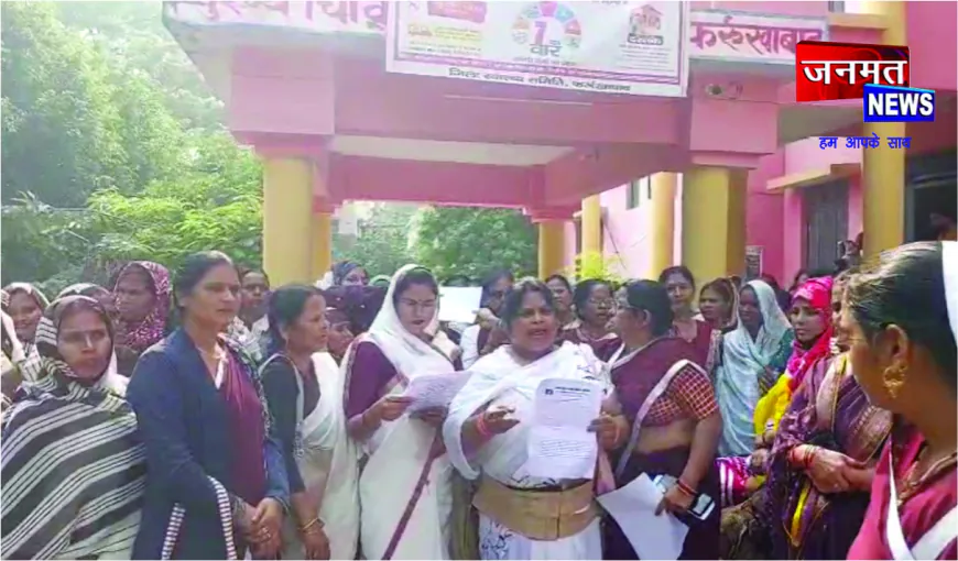 आशा बहुओं का सीएमओ कार्यालय पर प्रदर्शन, 13 सूत्रीय मांगों को लेकर सौंपा ज्ञापन
