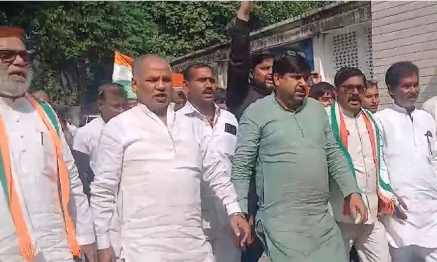 फतेहपुर में कांग्रेस का जोरदार प्रदर्शन,किसानों को मुआवजा दिए जाने की मांग