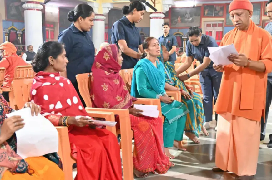 15 दिन में करें सभी समस्याओं का समाधान: CM योगी का अफसरों को सख्त निर्देश