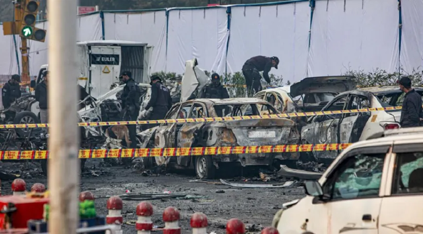 दिल्ली ब्लास्ट में नया खुलासा, दो कारों से आए थे 'आतंकी', राजधानी में घूम रही अभी एक और कार