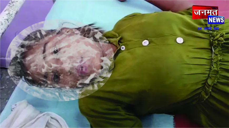 स्कूल में रैली के दौरान कक्षा 7 की छात्रा को सांप ने काटा