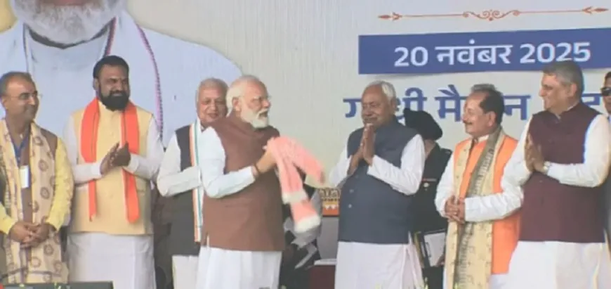 बिहार: मुख्यमंत्री नीतीश कुमार समेत 26 मंत्रियों ने ली शपथ, पांच-पांच मंत्रियों को एक साथ दिलाई शपथ