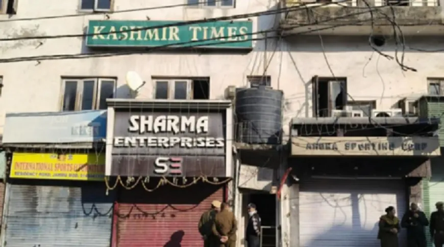 पुलिस और SIA ने अंग्रेजी अखबार के दफ्तर में मारा छापा, एके-47 व ग्रेनेड का लीवर बरामद