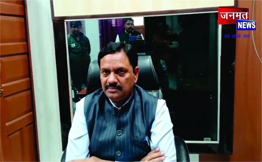 डीएम डॉ.इंद्रमणि त्रिपाठी ने SIR कार्यक्रम का किया निरीक्षण, मतदाता सूची शुद्धिकरण में तेजी लाने के दिए निर्देश