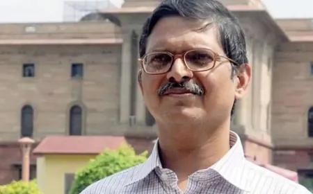 पूर्व IPS अमिताभ ठाकुर शाहजहांपुर में गिरफ्तार, रेलवे स्टेशन पर ट्रेन से उतारकर देवरिया ले गई पुलिस