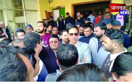 नए कस्टम अधिनियम के विरोध में एजेंट्स की हड़ताल जारी, भारत-नेपाल सीमा पर मालवाहक वाहन फंसे