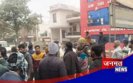 रायबरेली: निजी अस्पताल की लापरवाही से युवक की मौत, गुस्साए परिजनों ने शव सड़क पर रखकर लगाया जाम
