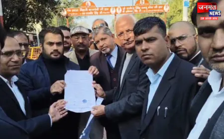 अलीगढ़: बांग्लादेश में हिंदू युवक की हत्या से अधिवक्ताओं में फैला आक्रोश,कहा- भारत के इस्लामिक कट्टरपंथियों को सिखाएंगे सबक