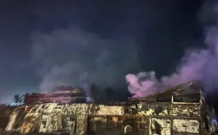 कर्नाटक: डिवाइडर पार कर स्लीपर बस से टकराया ट्रक, नौ लोगों की दिल दहलाने वाली मौत