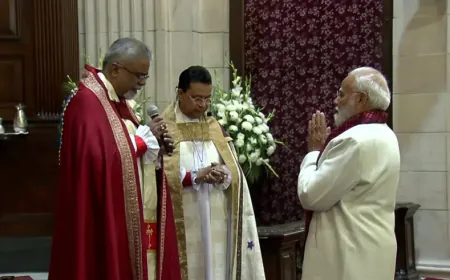 दिल्ली के कैथेड्रल चर्च ऑफ द रिडेम्पशन पहुंचे पीएम मोदी, प्रधानमंत्री के लिए की गई विशेष प्रार्थना