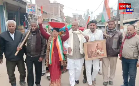 रायबरेली: मनरेगा से गांधी जी का नाम हटाए जाने के खिलाफ प्रदर्शन, पैदल मार्च निकालकर किया सरकार का विरोध