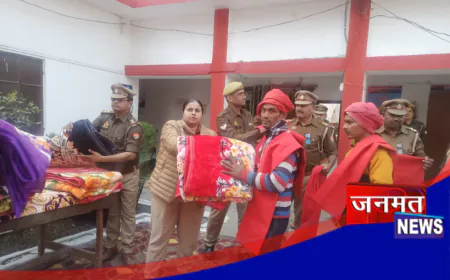 अमेठी में SP ने ग्राम प्रहरियों में बांटे कंबल, किया जायस थाने का वार्षिक निरीक्षण