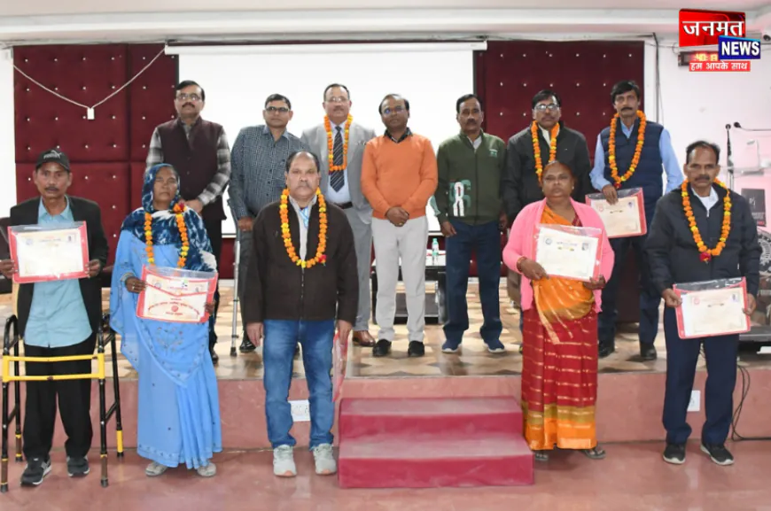 लखनऊ: सेवानिवृत्त 19 रेल कर्मचारियों को दी गई भाव भीनी विदाई, भुगतान की गई समापक राशि