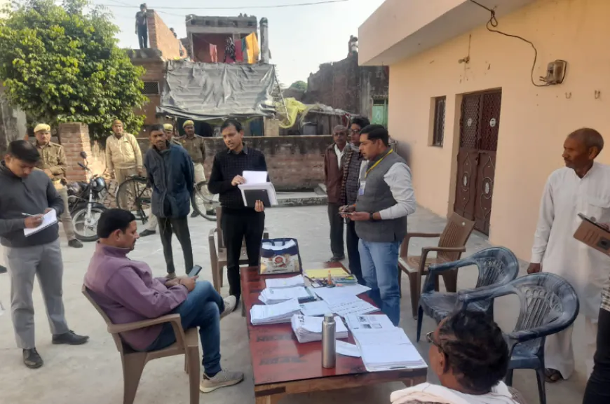 औरैया के DM ने मतदान केंद्रों का लिया जायजा, पुनरीक्षण कार्यक्रम में मैपिंग व जर्जर भवनों पर दिए निर्देश