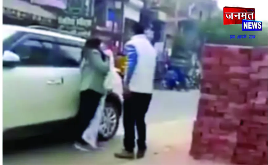 ड्यूटी से नदारद इंचार्ज प्रधानाध्यापक महिला अनुदेशक संग ओयो में रुके, पति ने पकड़ा तो सड़क पर हुआ बवाल