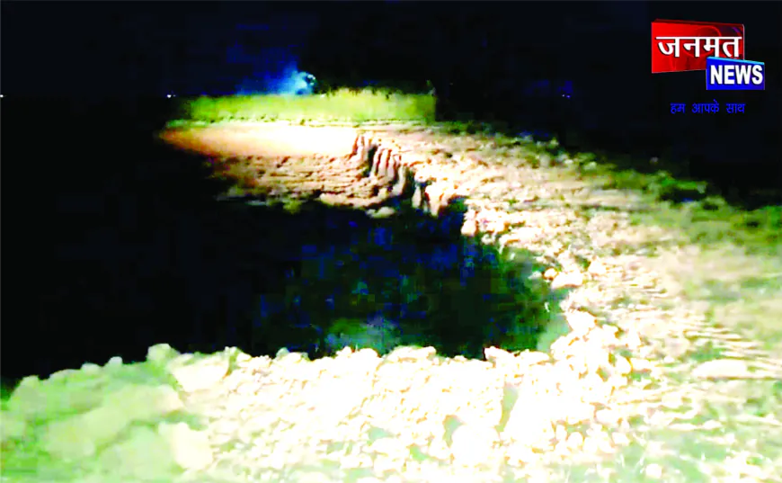 हाथरस में बेखौफ चल रहा मिट्टी का अवैध खनन, ग्रामीणों ने अधिकारियों पर लगाए संरक्षण के आरोप