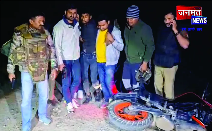 बहराइच में शातिर बदमाश से पुलिस की मुठभेड़, गोली लगने से घायल, पिस्टल व चोरी की बाइक बरामद