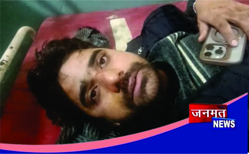 अकराबाद में भीषण सड़क हादसा, ट्रैक्टर की चपेट में आने से युवक की मौत, दोस्त गंभीर घायल