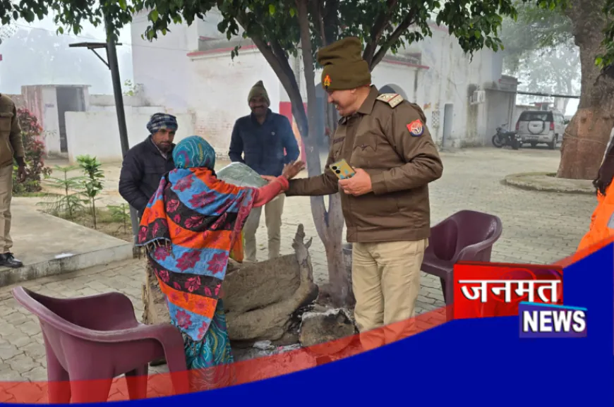 औरैया के सहायल थाना परिसर में कंबल वितरण, थानाध्यक्ष बोले- असहायों का ध्यान रखना हम सबकी जिम्मेदारी
