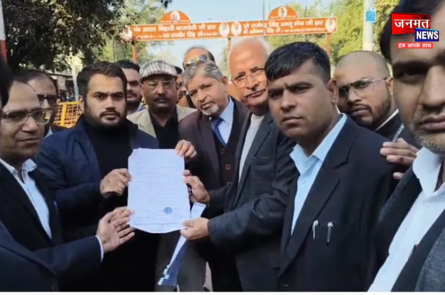 अलीगढ़: बांग्लादेश में हिंदू युवक की हत्या से अधिवक्ताओं में फैला आक्रोश,कहा- भारत के इस्लामिक कट्टरपंथियों को सिखाएंगे सबक