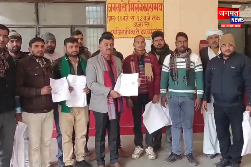 फर्रुखाबाद: BLO पर ग्रामीणों ने नाबालिग बच्चों के वोट बनाने का लगाया आरोप, SDM को दिया शिकायती पत्र