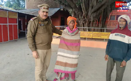 औरैया: बिधूना में भीषण ठंड में प्रभारी निरीक्षक ने बांटे कंबल; जरूरतमंदों, सफाईकर्मियों को मिली राहत