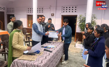 प्रतापगढ़: शिवम फाउंडेशन द्वारा आयोजित राइटिंग कंटेस्ट में बच्चों ने दिखाई प्रतिभा, 10 छात्रों को दिए पुरस्कार