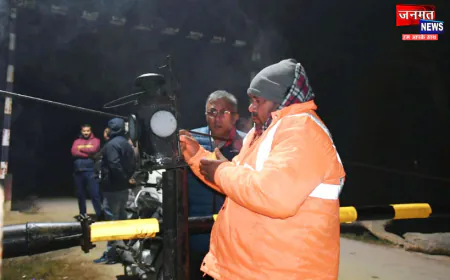 मंडल रेल प्रबंधक द्वारा मध्यरात्रि में गोरखपुर-आनंद नगर-बढ़नी-गोंडा रेल खंड का किया औचक निरीक्षण